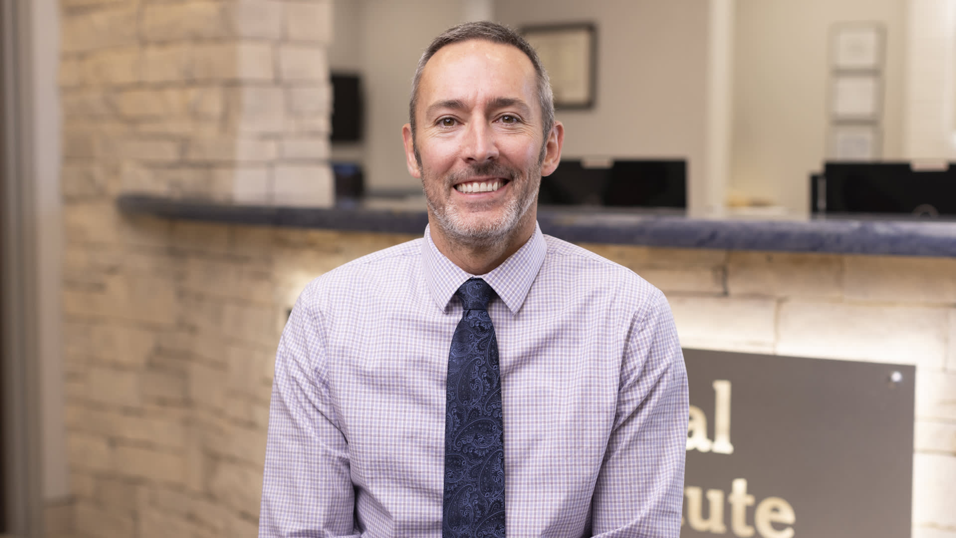 Dr Aaron Salmon DDS desktop