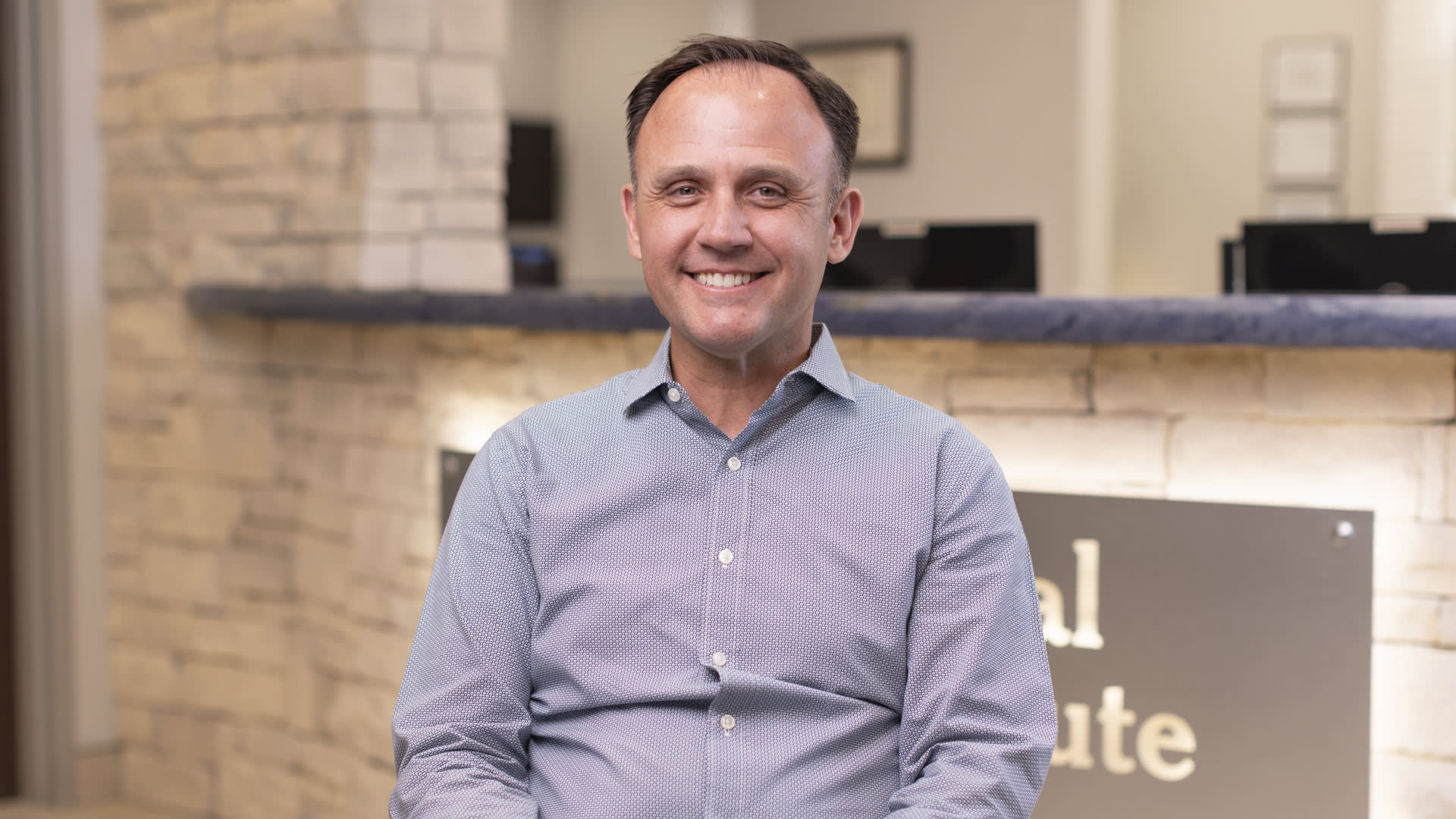 Dr Brandon Henderson DMD desktop